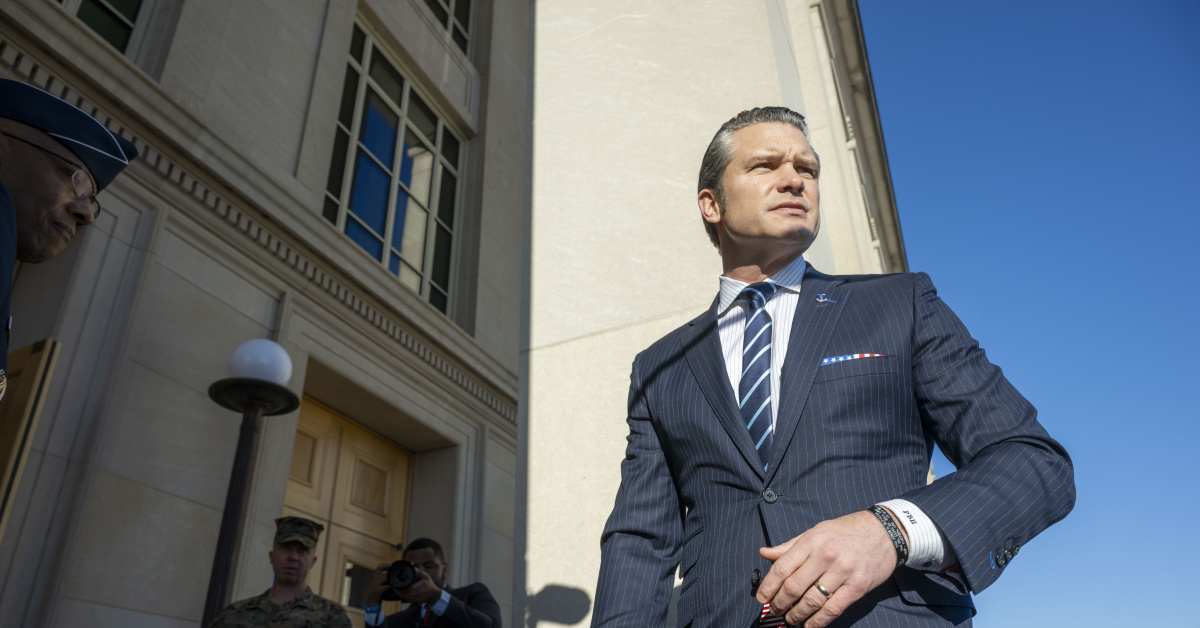 ABD Savunma Bakanı'nın savunma şirketine yatırım yapması iddiası