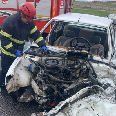 İki otomobil çarpıştı: 1 ölü