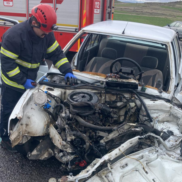 İki otomobil çarpıştı: 1 ölü