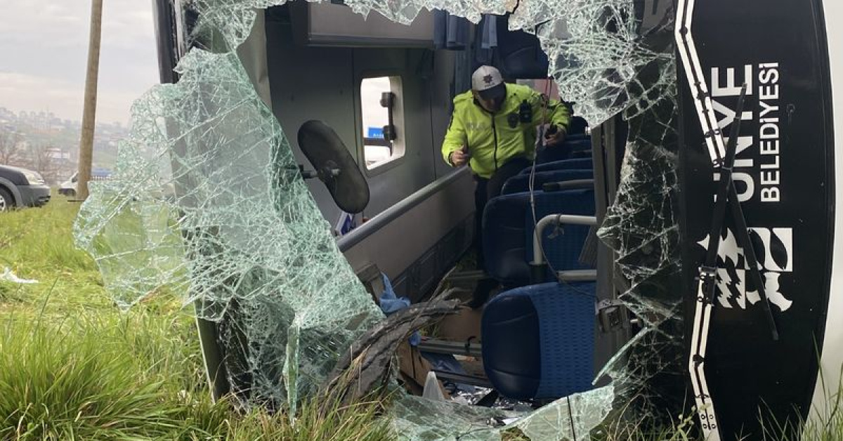Samsun'da Otobüs Yan Yattı, 9 Öğrenci Yaralandı