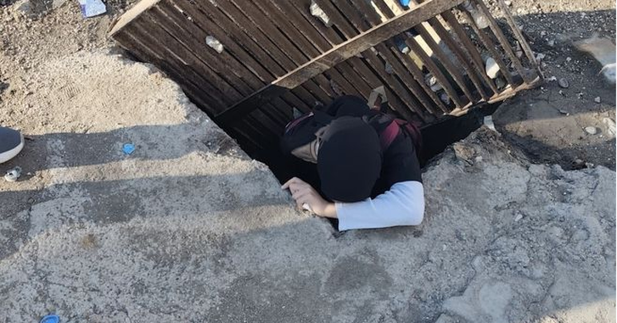 Kız Öğrenci Yaralandı Çukura Düşerek