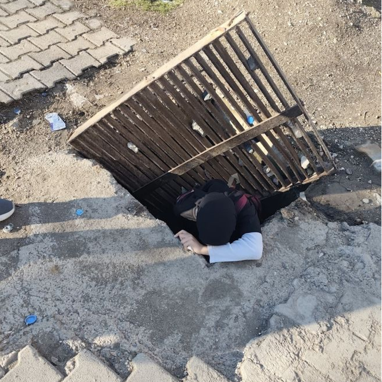 Mazgal kaydı 1 metrelik çukura düştü