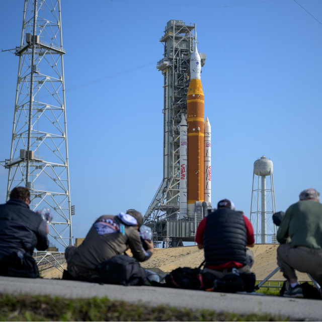 İnsanlık yeniden Ay yolunda!