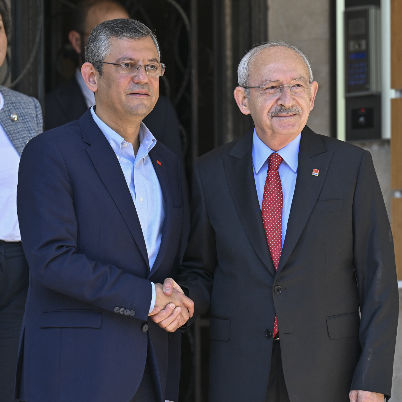 Önce bıraktı sonra takip etti