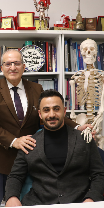 Ameliyatını yapan doktorun ilgisinden etkilenip aynı mesleği seçti, 20 yıl sonra buluştu