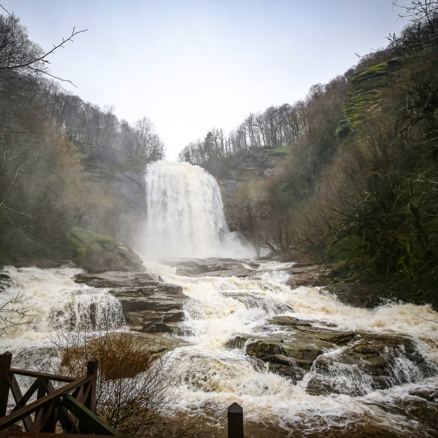 Fay kırığıyla oluştu, bahar yağışlarıyla coştu