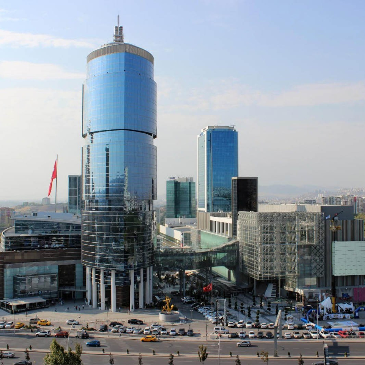 AVM'de 18 yaş altına yasak