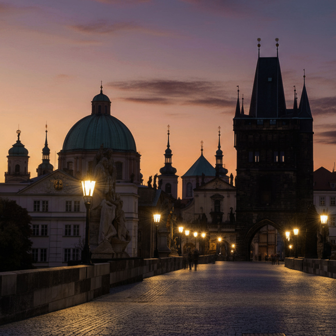 İzzet Keribar'ın gözünden Prag sergisi