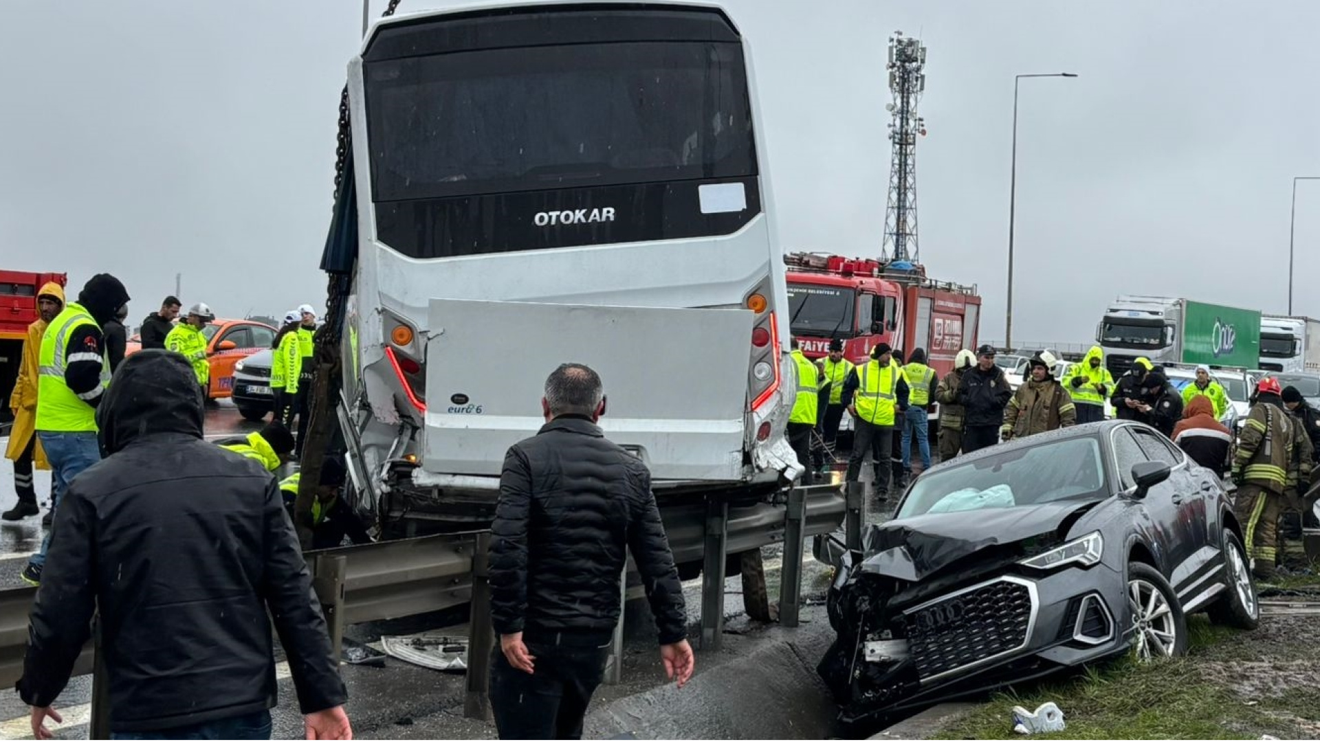 İstanbul'da Polis Şehit Olduğu Zincirleme Kazada Otomobil Sürücüsü Tutuklandı