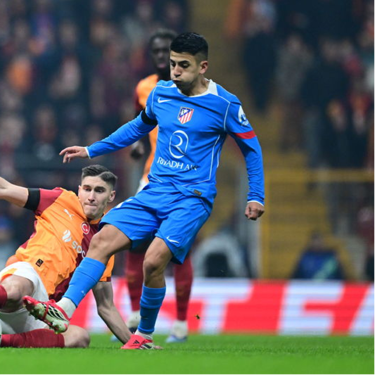 Almada transferinde G.Saray'a dev rakip!