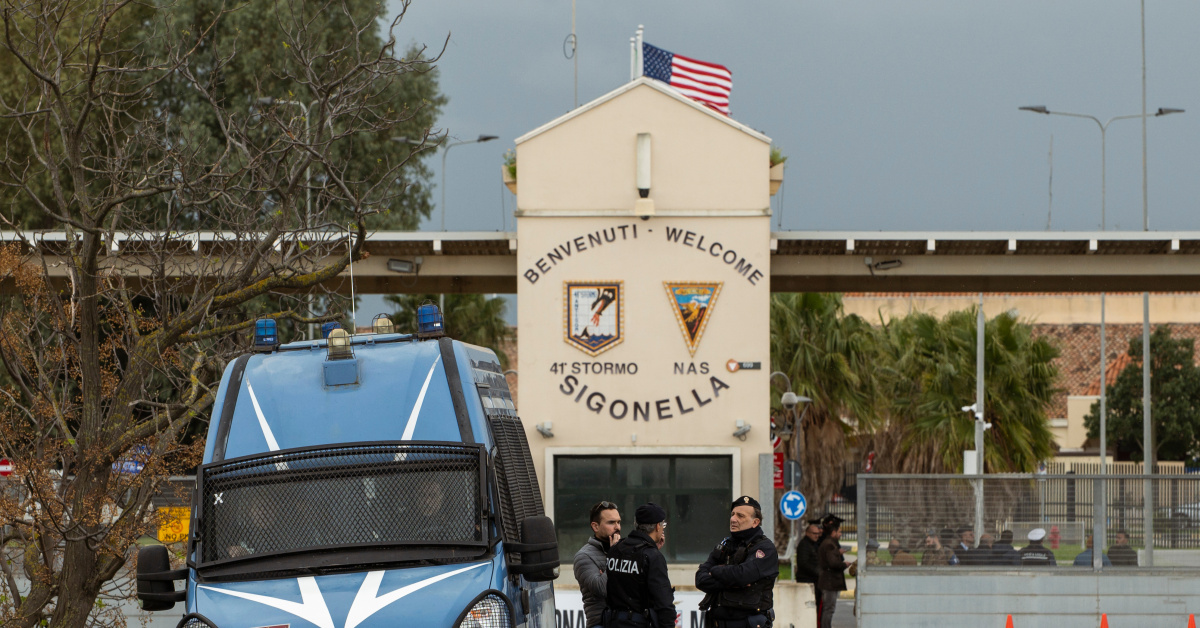 İtalya ABD uçaklarına izin vermedi Sigonella Üssü