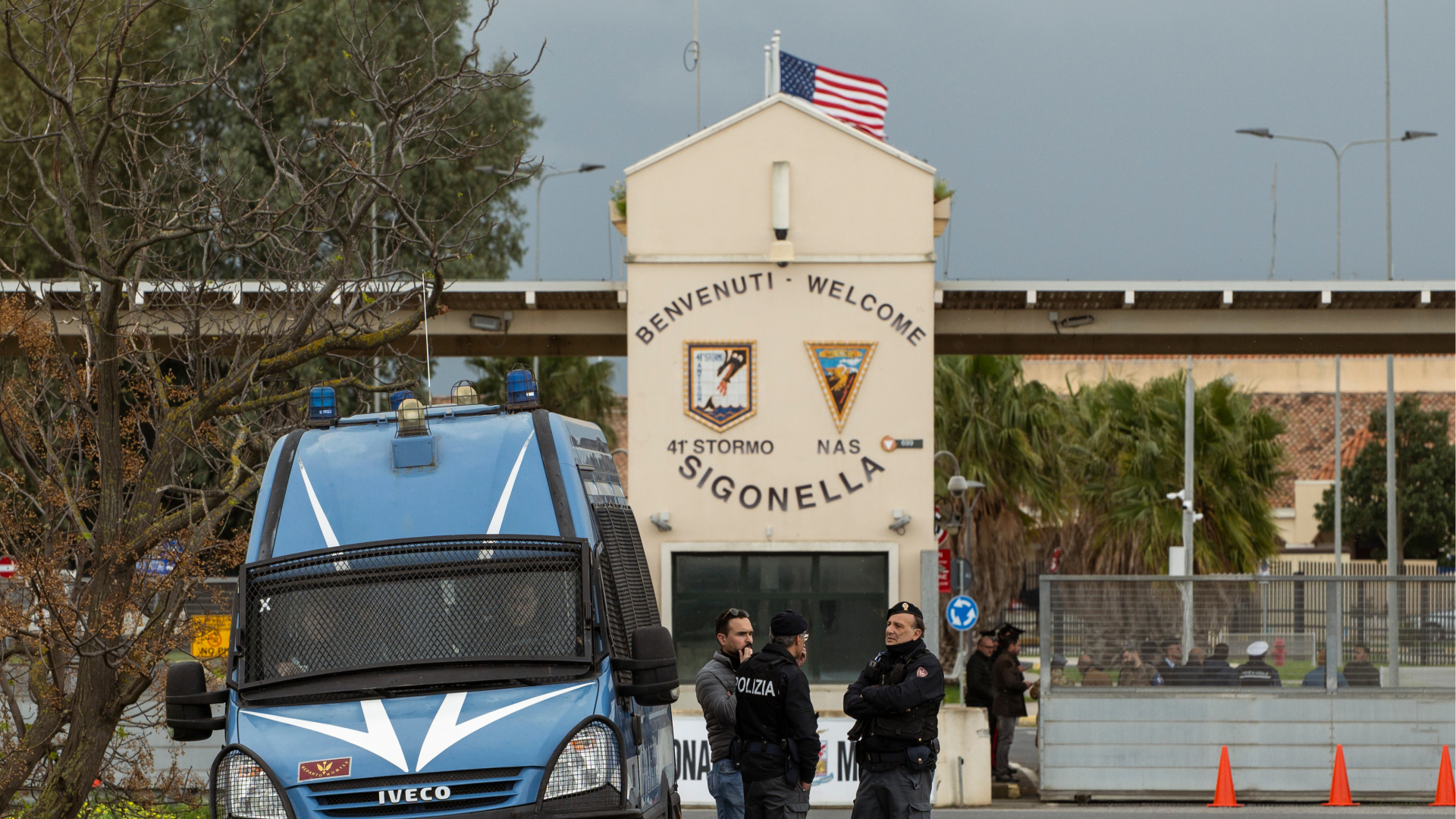 İtalya'dan ABD'yi kızdıracak adım! ABD'nin Orta Doğu'ya gönderdiği uçakların Sigonella Üssü'nü kullanmasına izin vermedi | Dış Haberler