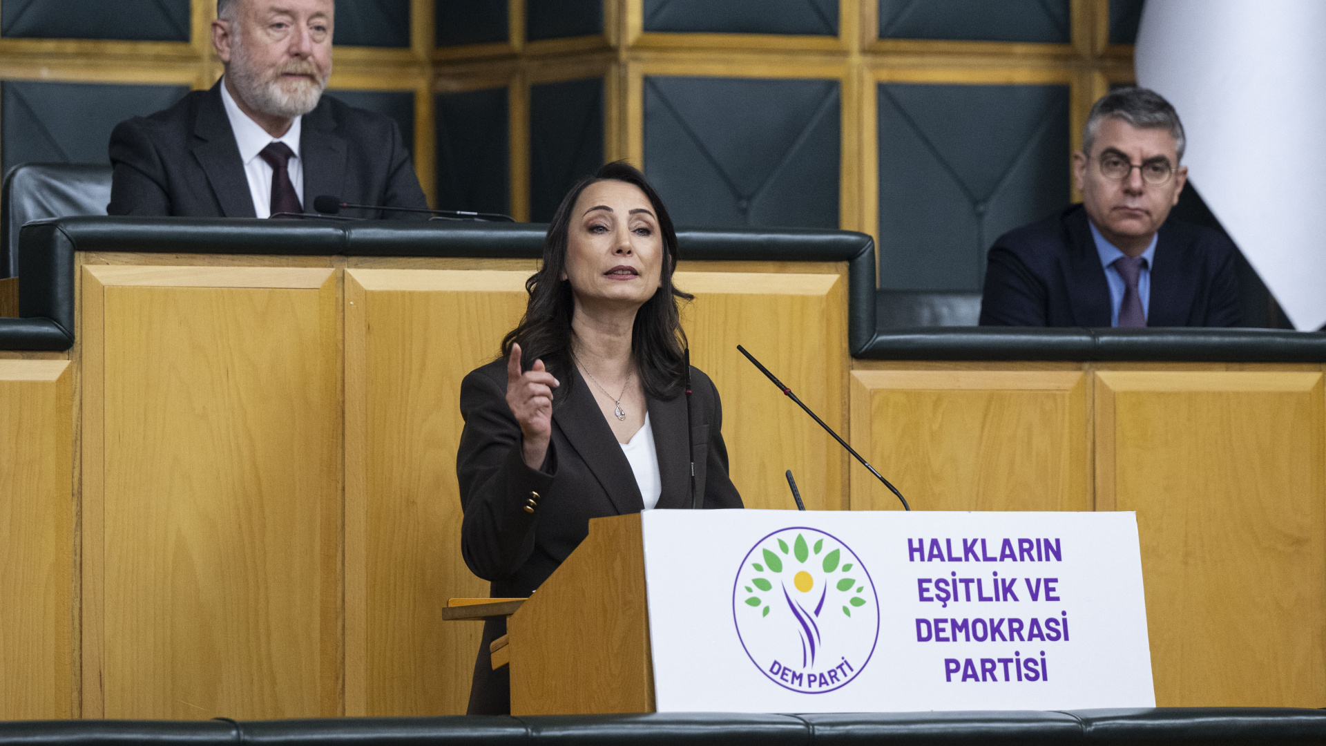 DEM Parti Eş Genel Başkanı Tülay Hatimoğulları: "Parlamento acil olarak devreye girmeli" | Son dakika haberleri