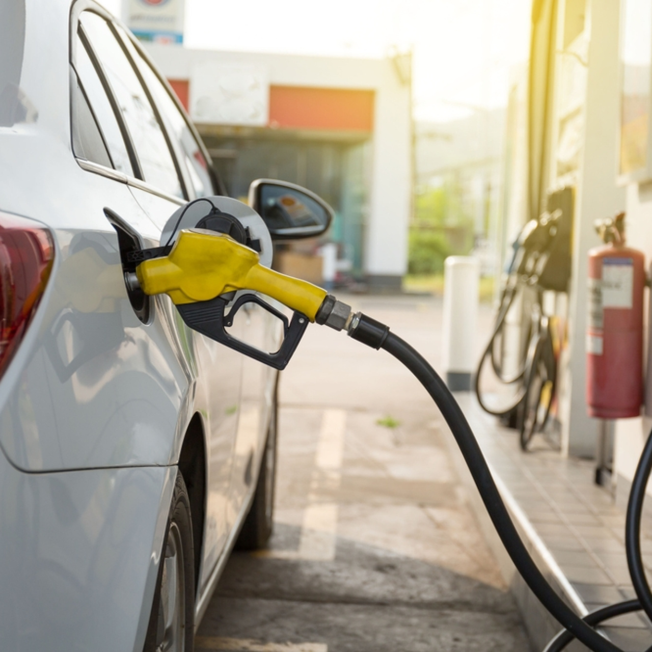 ABD'de benzin 4 doların üzerini gördü