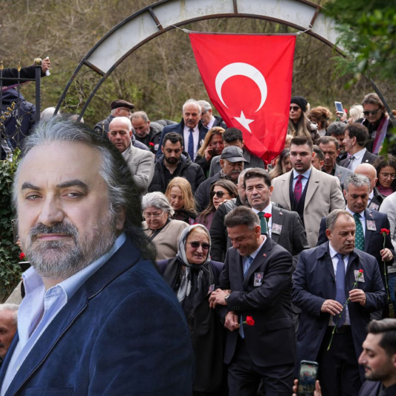 Mezarı başında anıldı