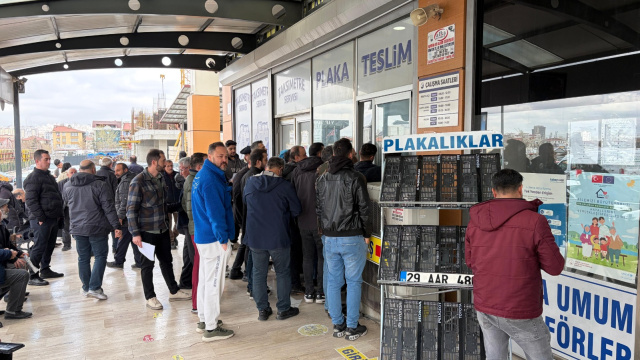 APP plaka değişiminde son gün yoğunluğu