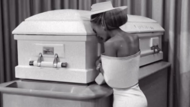 Cenazedeki görüntüsüne tepki yağdı