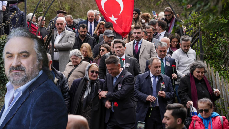 Mezarı başında anıldı