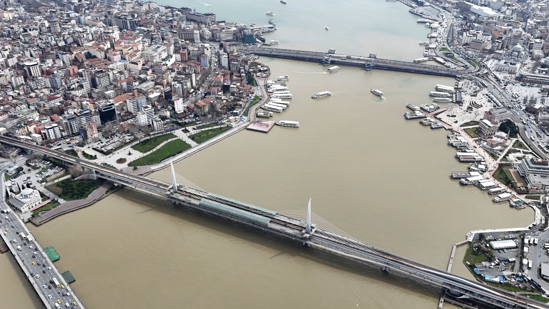 Yağış sonrası Haliç'in rengi değişti! | Son dakika haberleri