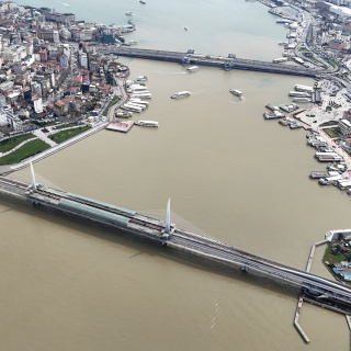 Yağış sonrası Haliç'in rengi değişti!