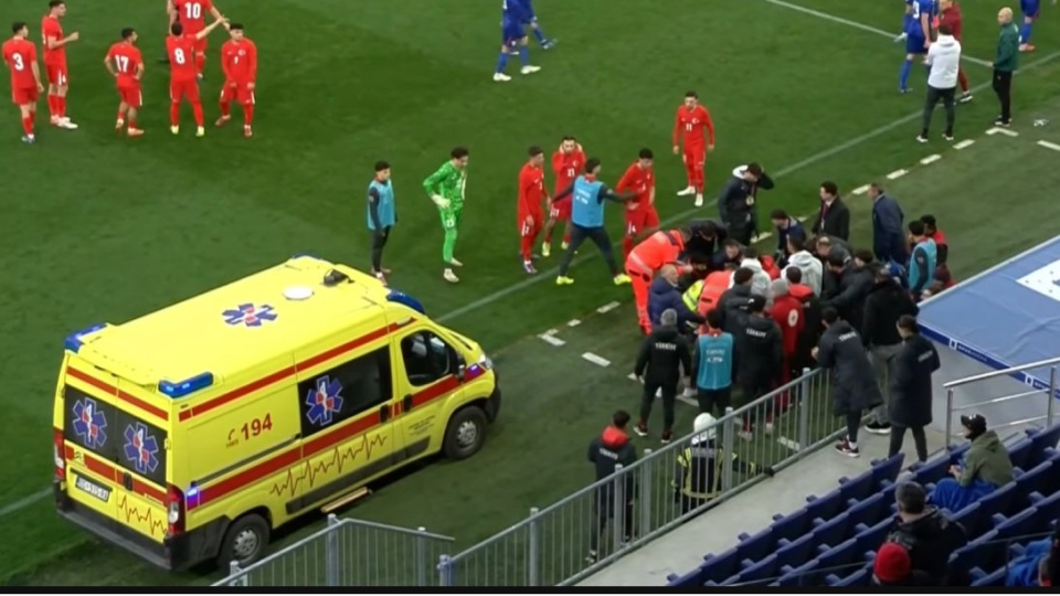 Egemen Korkmaz maç sırasında yere yığıldı!