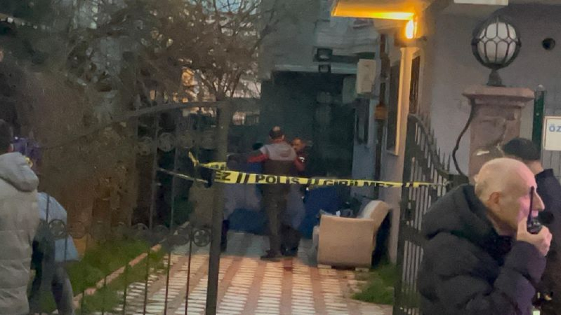 Batman'da Anne ve Oğul Apartman Girişinde Silahlı Saldırıda Hayatını Kaybetti