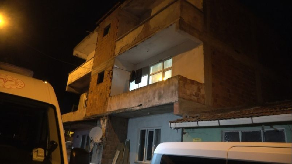 Yatağında uyurken katili balkondan eve girdi!