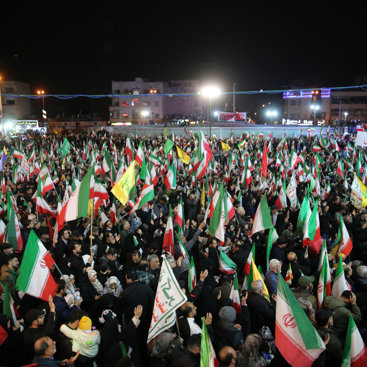 Pezeşkiyan ve Arakçi Tahran'daki gösterilere katıldı