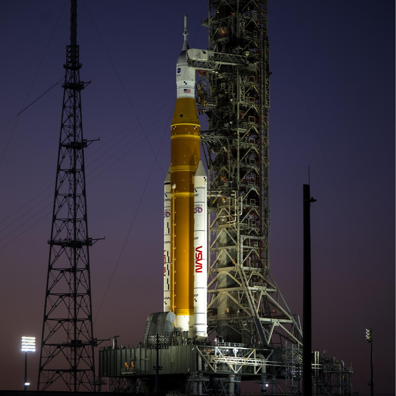 NASA AY'a insanlı uzay aracı gönderiyor