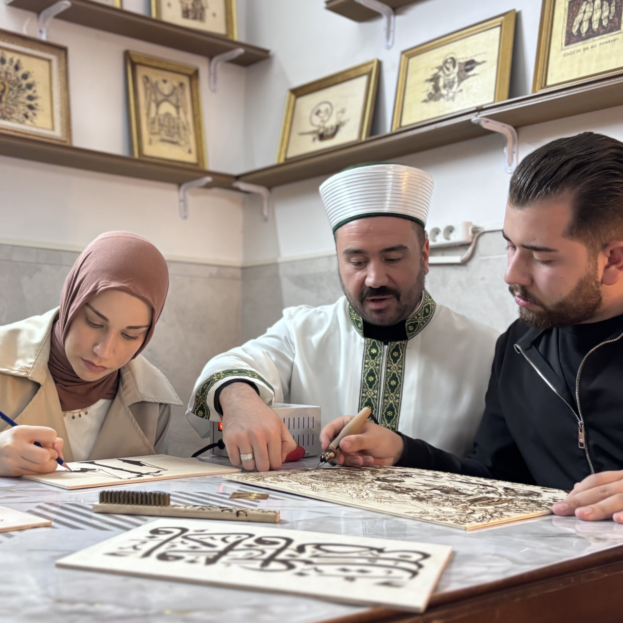 Camideki atölye ile öğrencilere destek oluyor