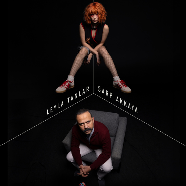 Leyla Tanlar ile Sarp Akkaya 'Job'la sahnede