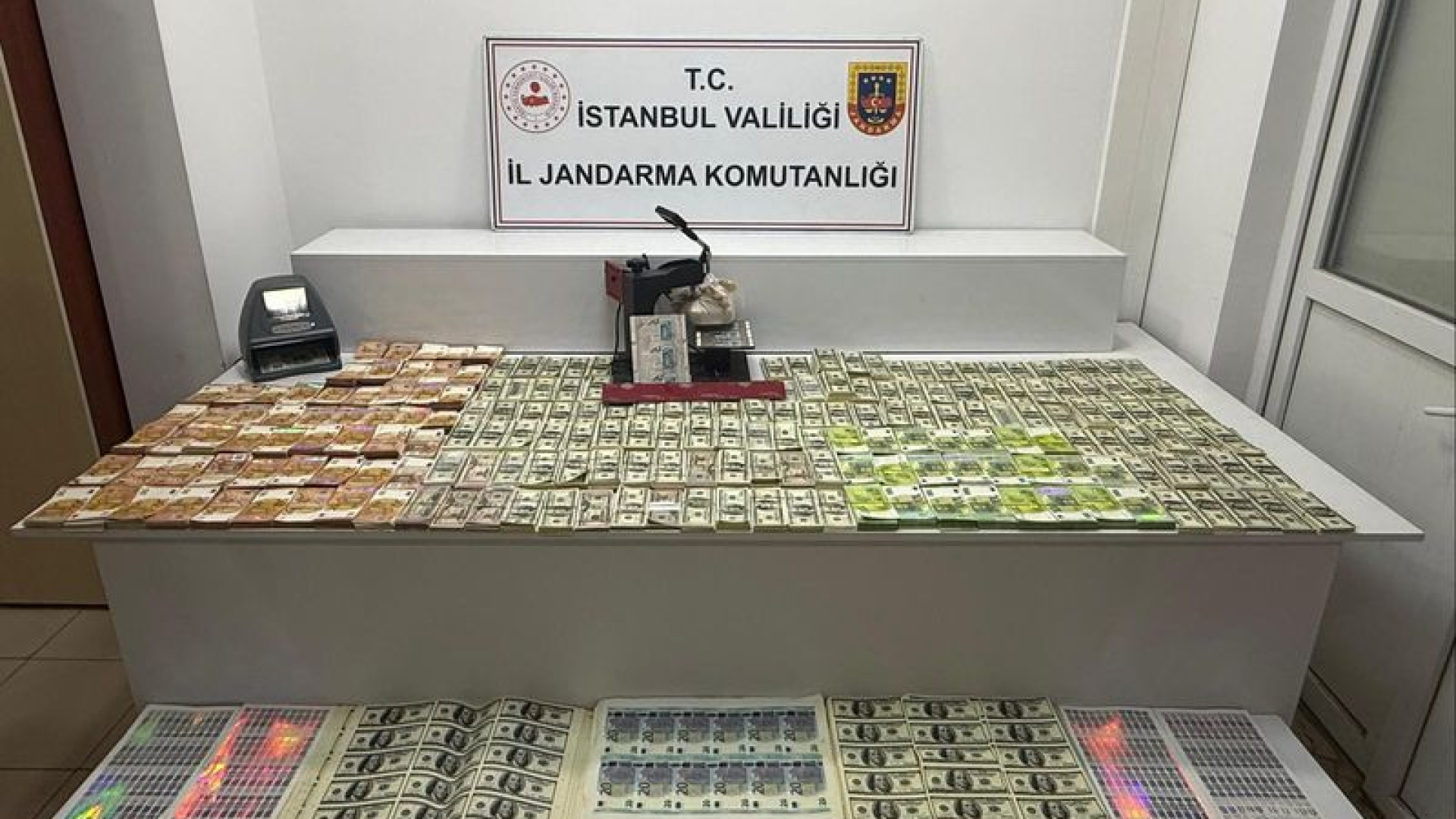 Esenler'de Büyük Sahte Para Operasyonu: 1.9 Milyon Dolarlık Vurgun