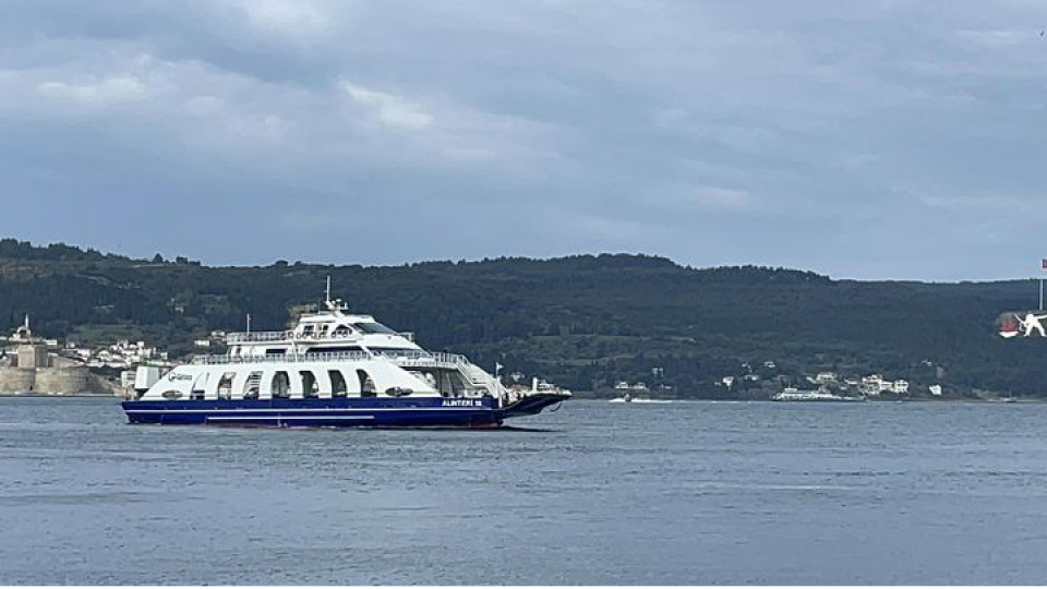 Feribot seferlerine fırtına engeli