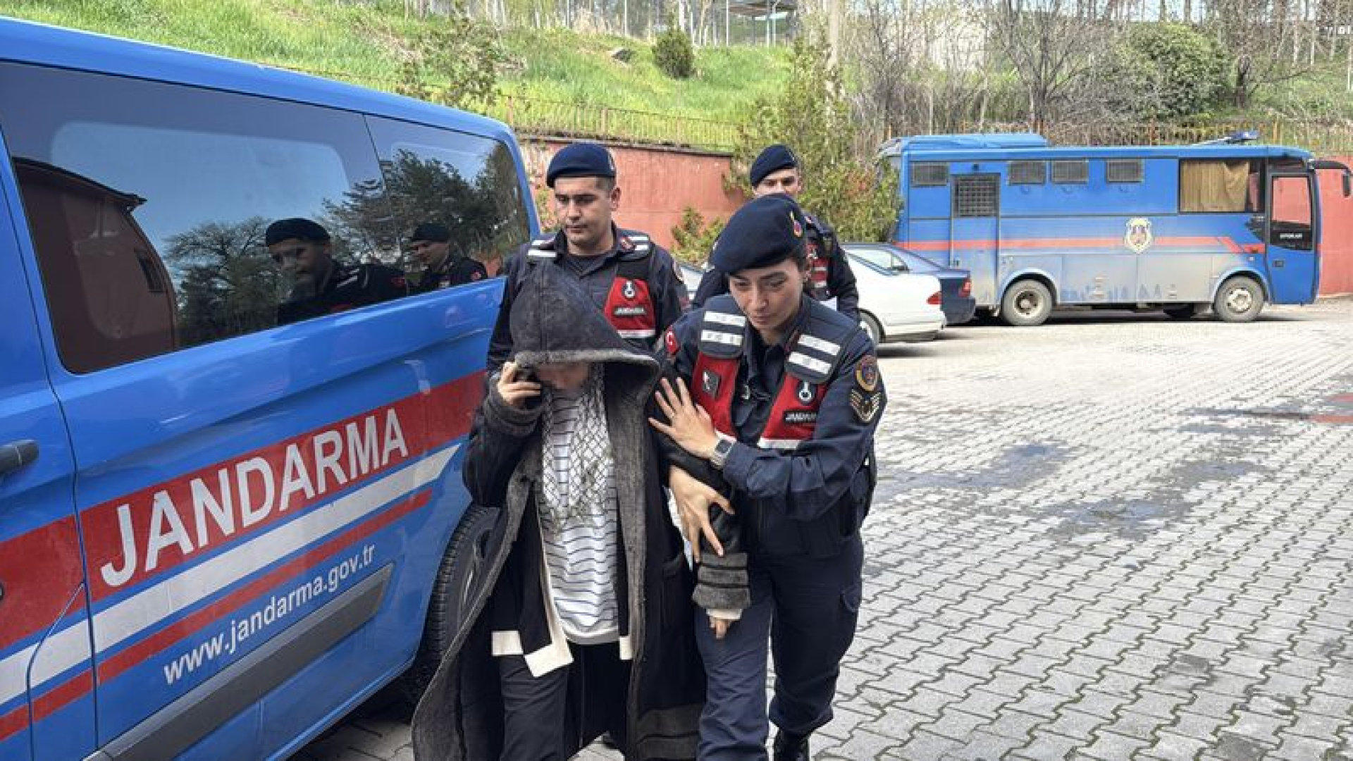 Tartıştığı kocasını başından vurarak öldürdü | Son dakika haberleri