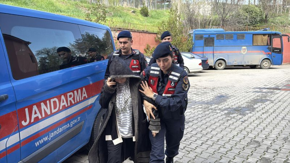 Tartıştığı kocasını tüfekle vurdu!