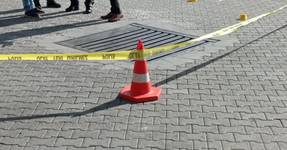Zeytinburnuda binanın yıkımı sırasında çocuk vefat