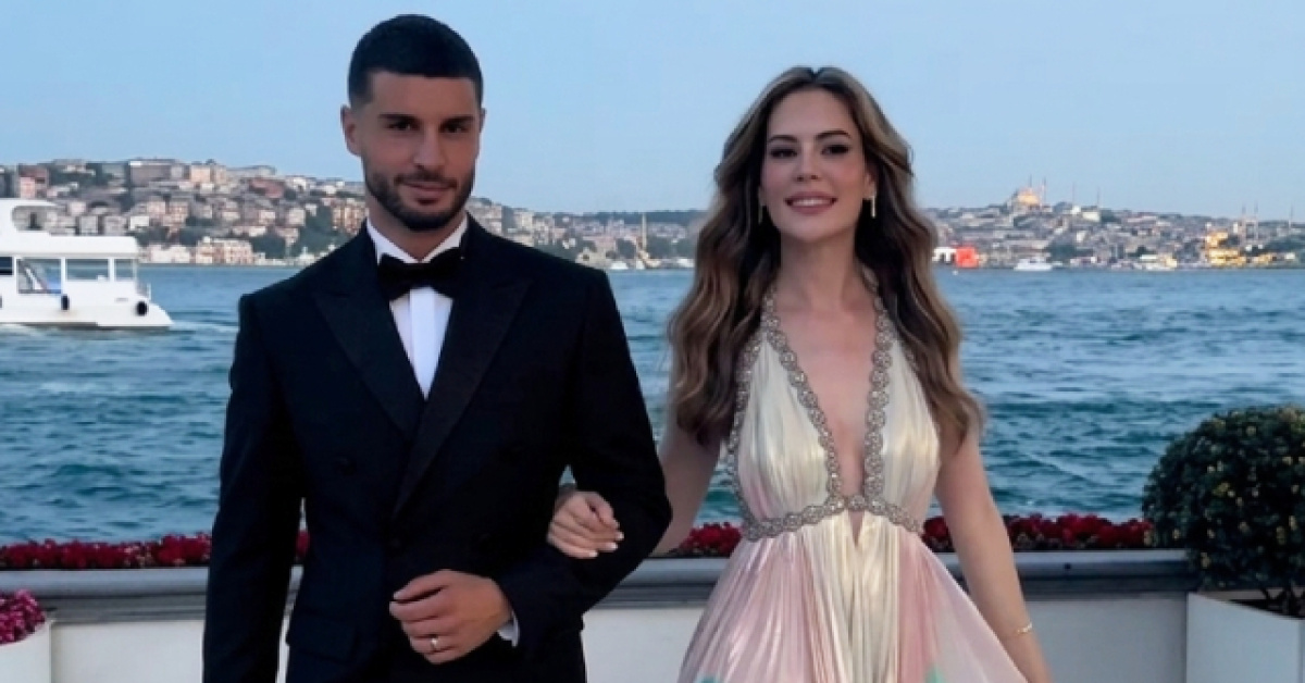 Berk Oktay ve Yıldız Çağrı Atiksoy'yuromantik doğum gün kutlaması