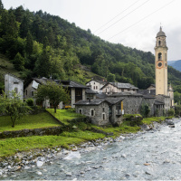 Güneş görmeyen köye dev ayna!