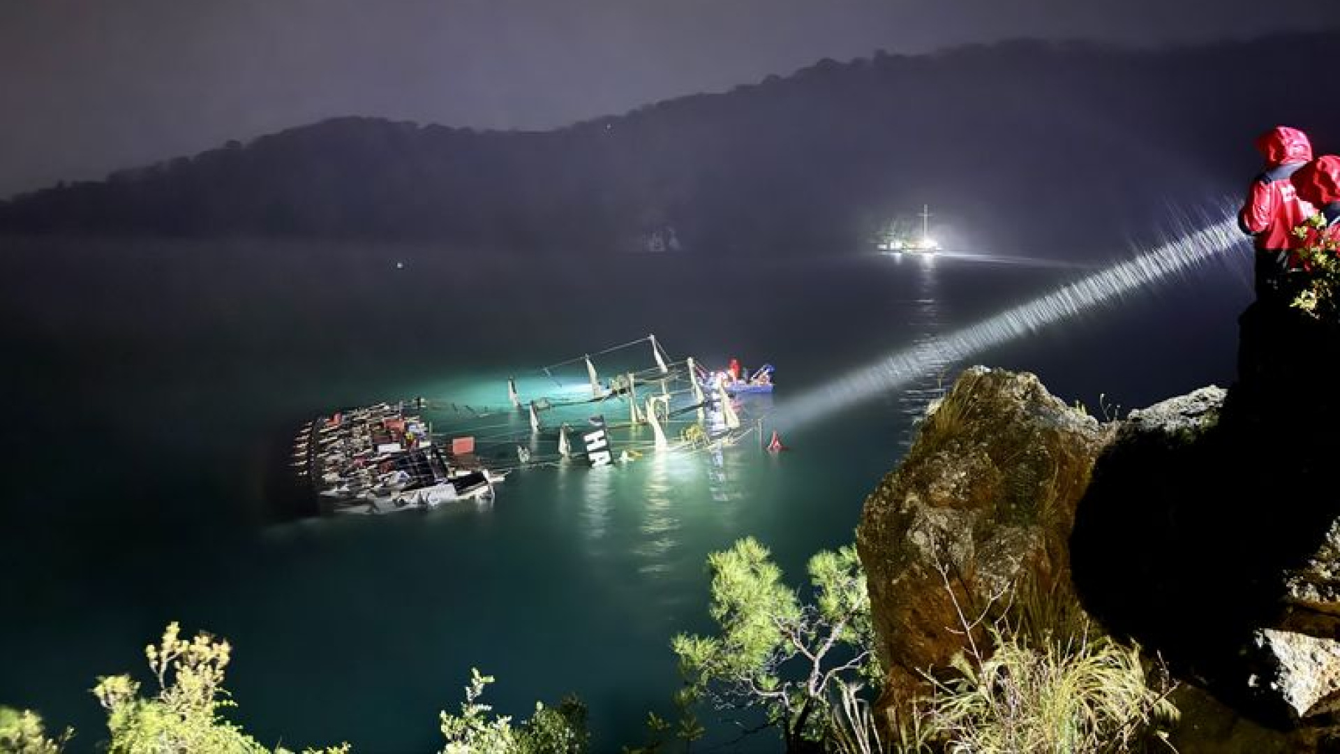 Fethiye'de tekne battı: 6 kişi kurtarıldı, 1 kişi kayıp | Son dakika haberleri