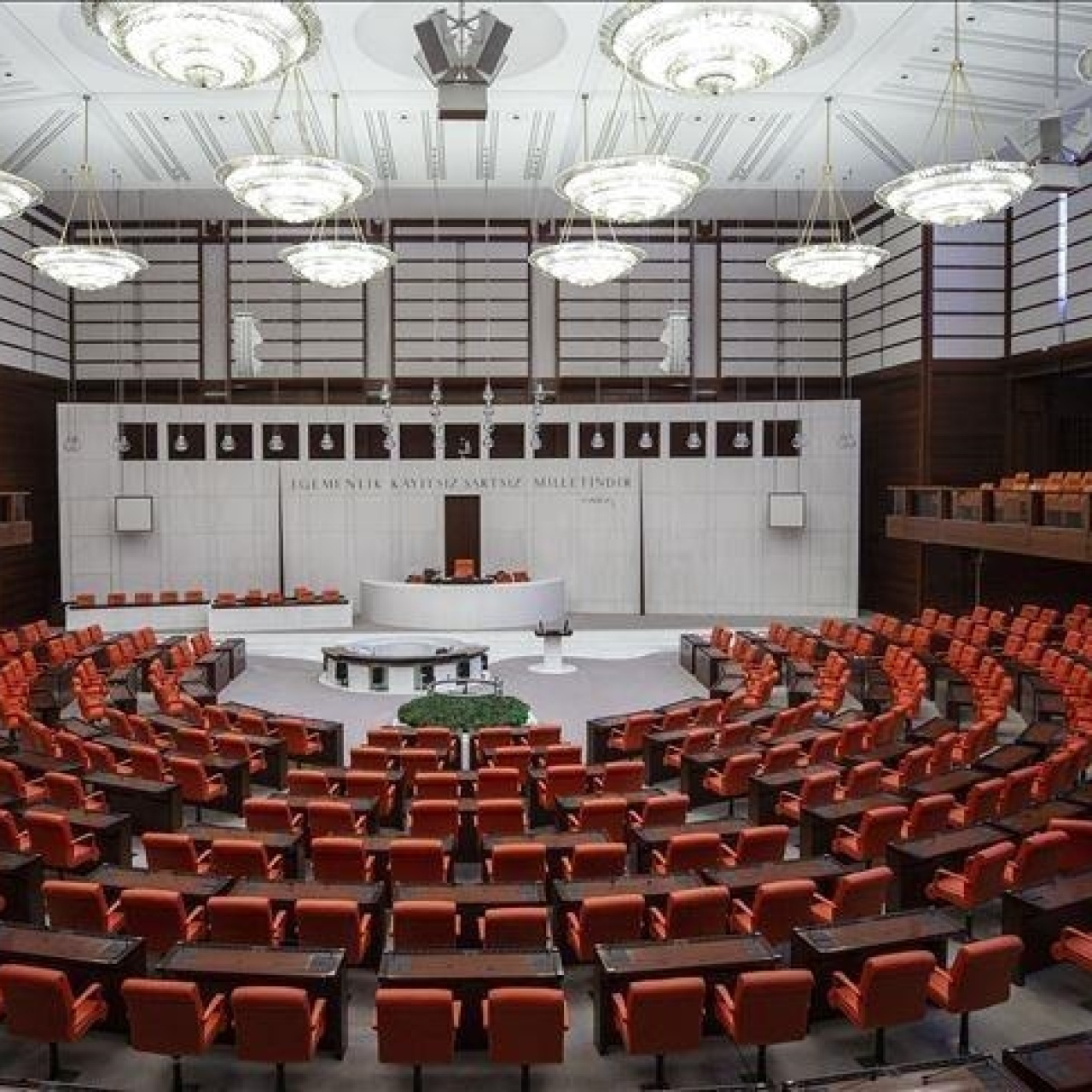 Ekonomiye ilişkin kanun teklifi geçti: Kıymetli taşlara yüzde 20 ÖTV