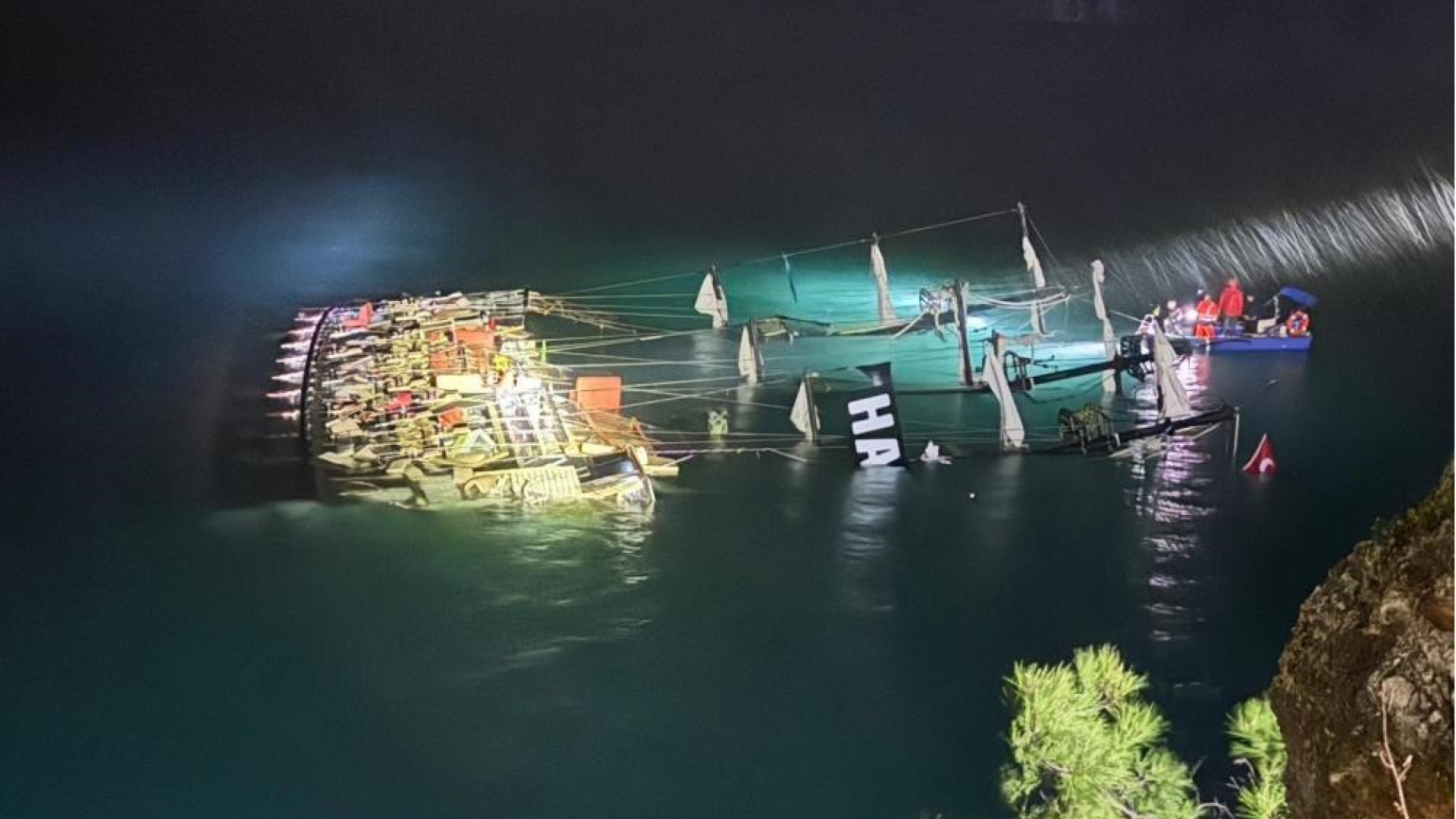 Son dakika Muğla haberleri: Tur teknesi kayalıklara çarptı! 1 kişi öldü! | Son dakika haberleri