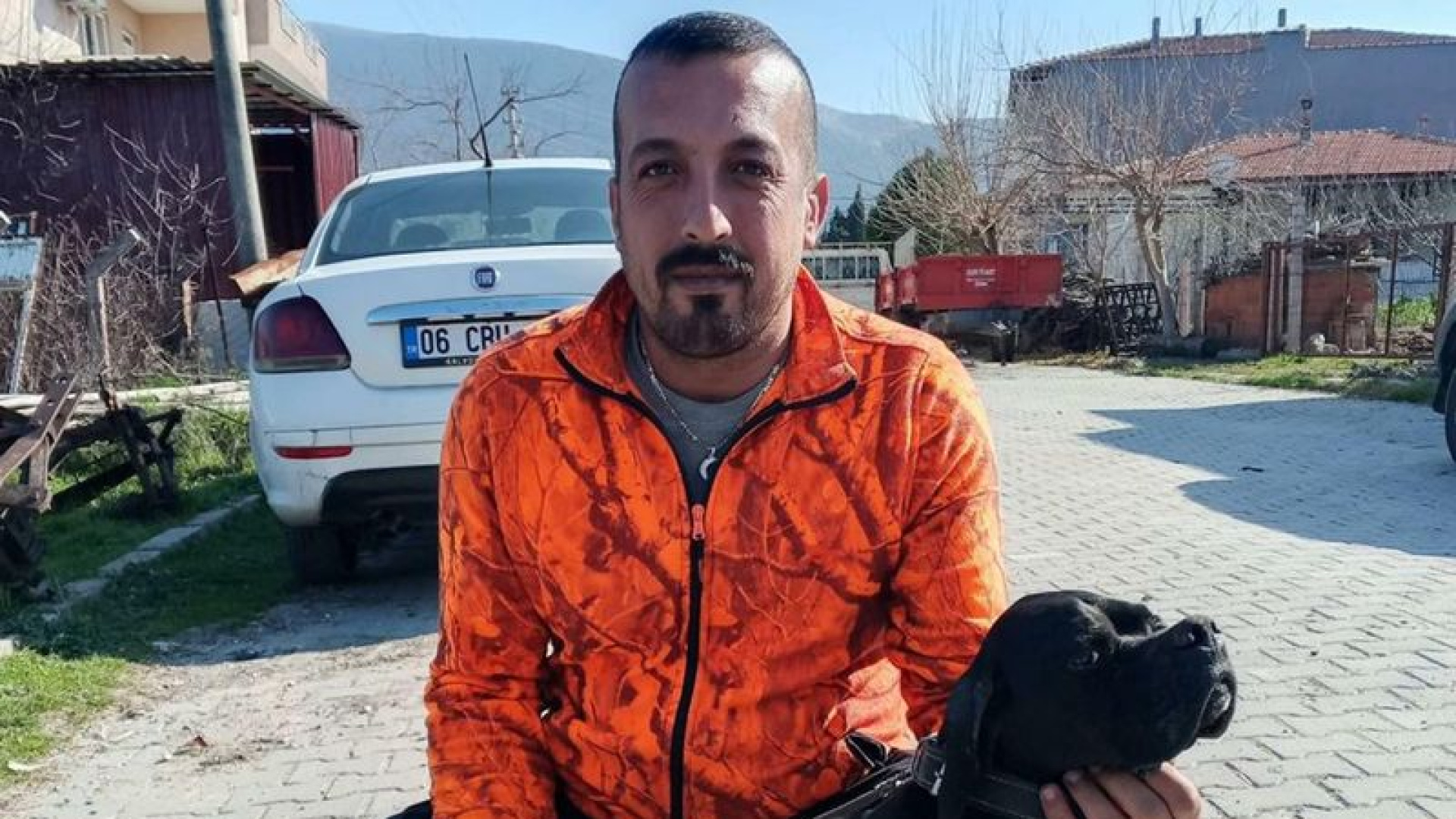 İzmir'de Çamur Dolu Çukura Düşen Kamyon Şoförü Hayatını Kaybetti