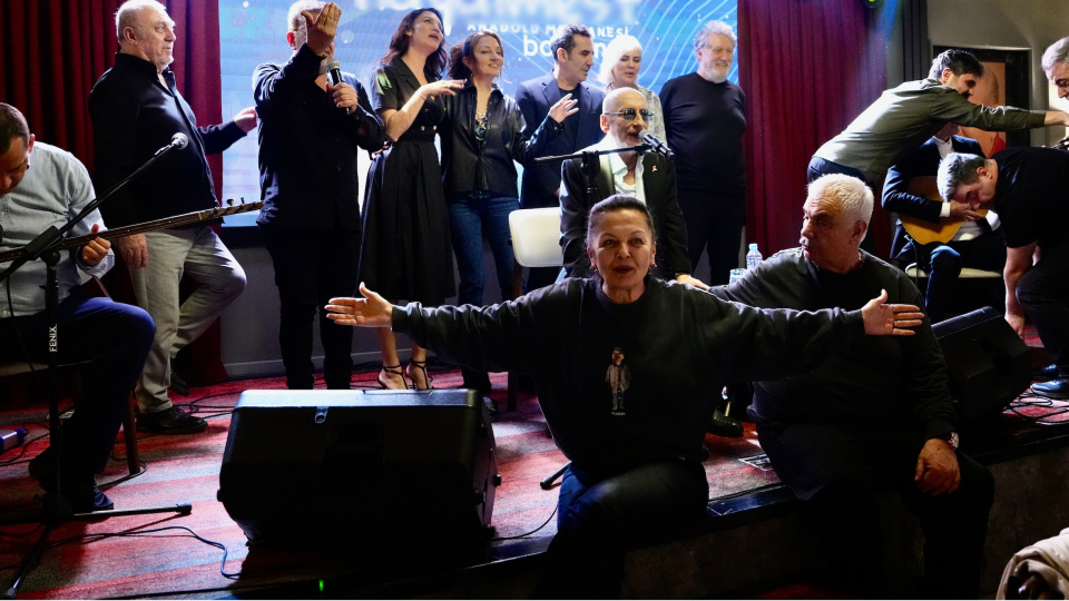 Dostları moral gecesi düzenledi