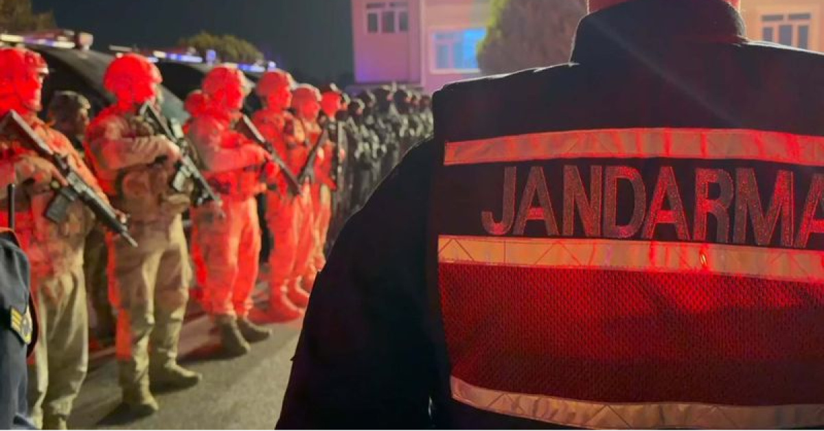 İzmir'de DEAŞ'a Eş Zamanlı Operasyon, 9 Şüpheli Gözaltına Alındı