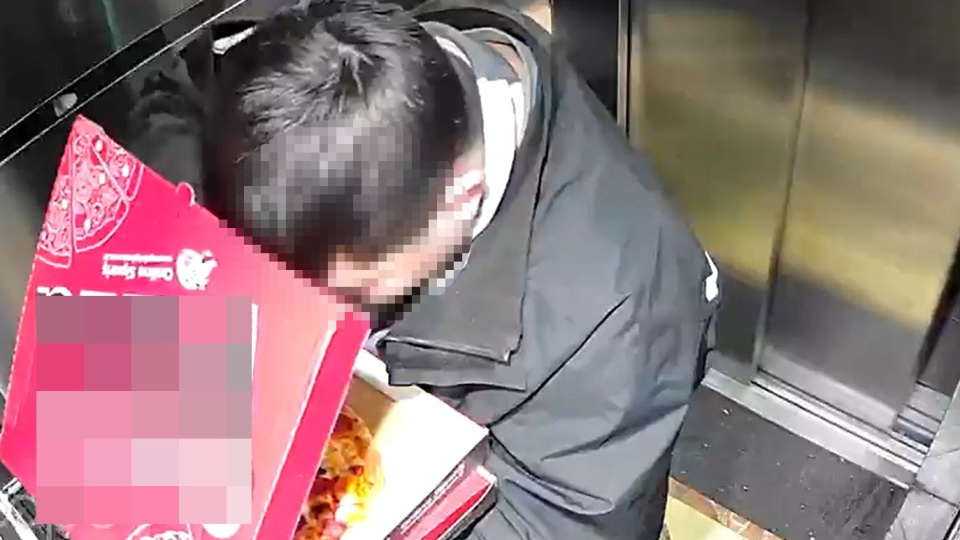Pizzayı yedi, asansöre tuvaletini yaptı!