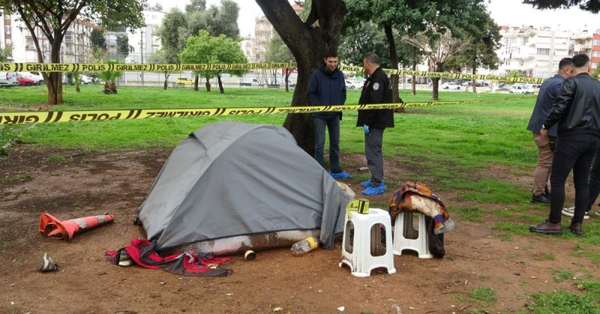 Antalya'dapark çadırda ölü bulundu
