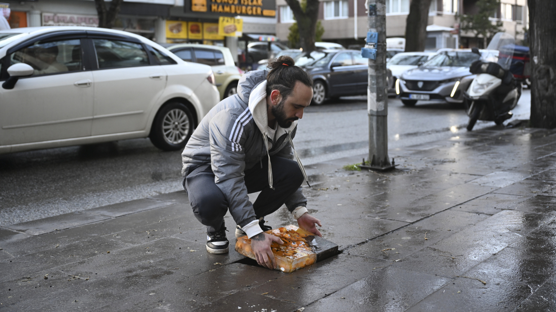 Başkentte kırık kaldırım taşlarından sanat