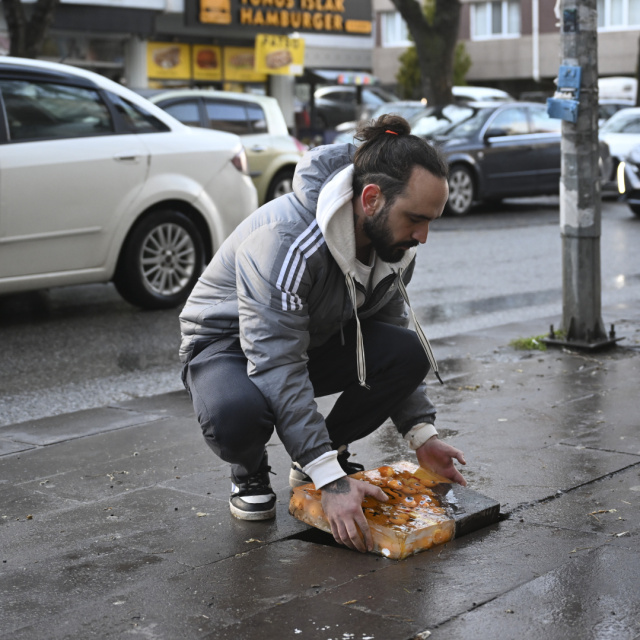 Başkentte kırık kaldırım taşlarından sanat