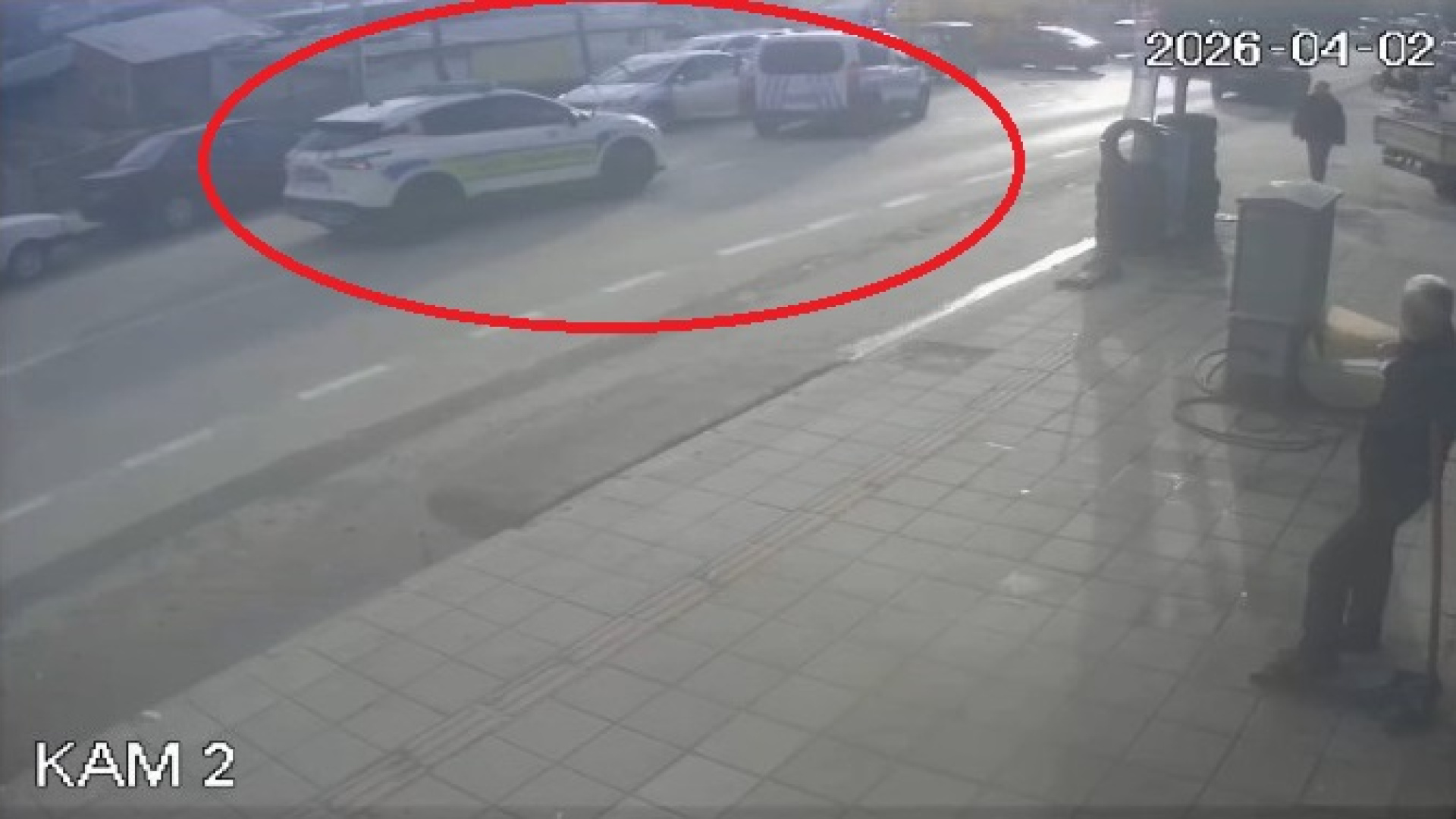 Bursa'da Seyir Halindeki Araç Silahlı Saldırıya Uğradı: Yaralı Sürücü Polise Sığındı