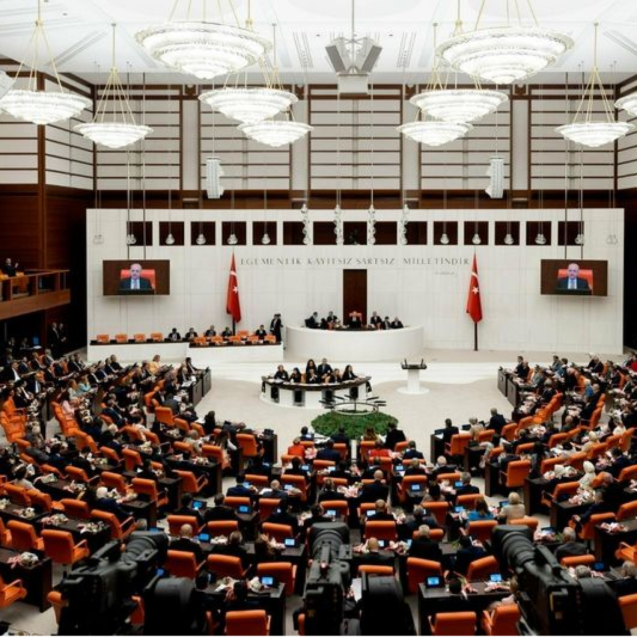 Doğum izni düzenlemesi komisyondan geçti